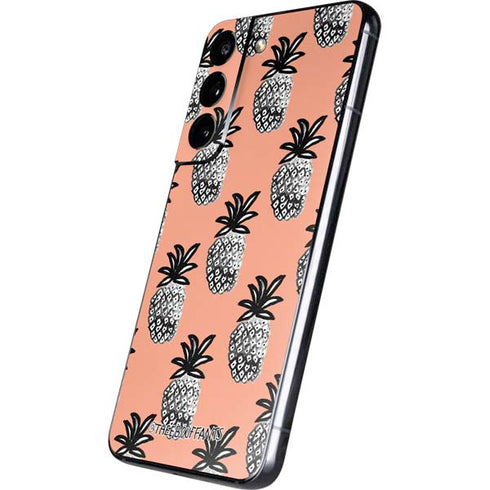 Bouffants and Broken Hearts Gray Scale Pineapple Galaxy S22 Skin
